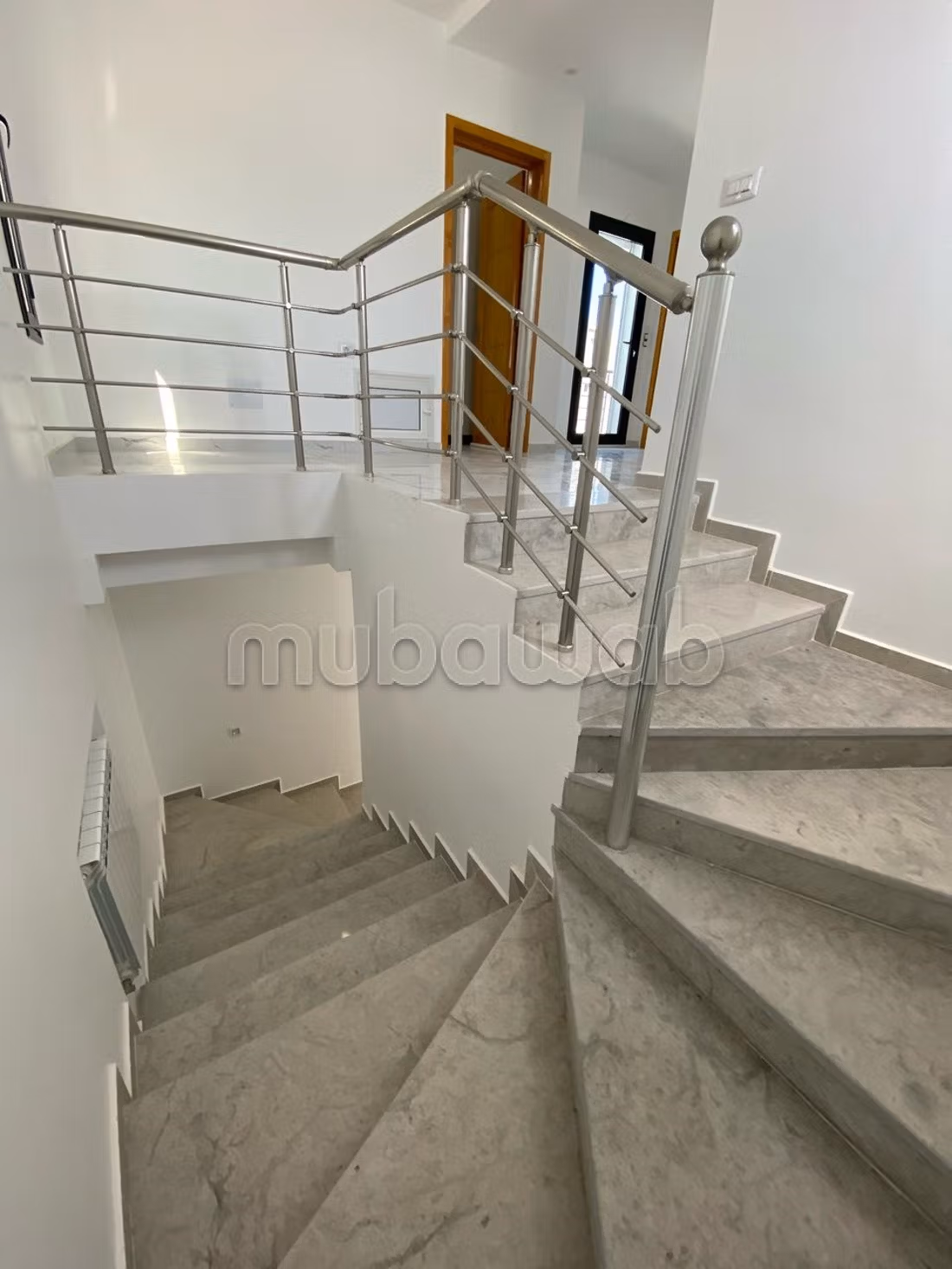 Villa avec à louer saisonnière à Djerba. 4 chambres. Bien meublé