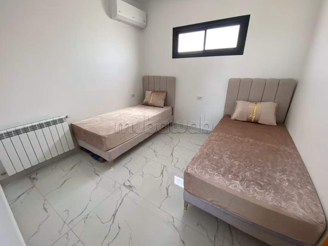 Villa avec à louer saisonnière à Djerba. 4 chambres. Bien meublé