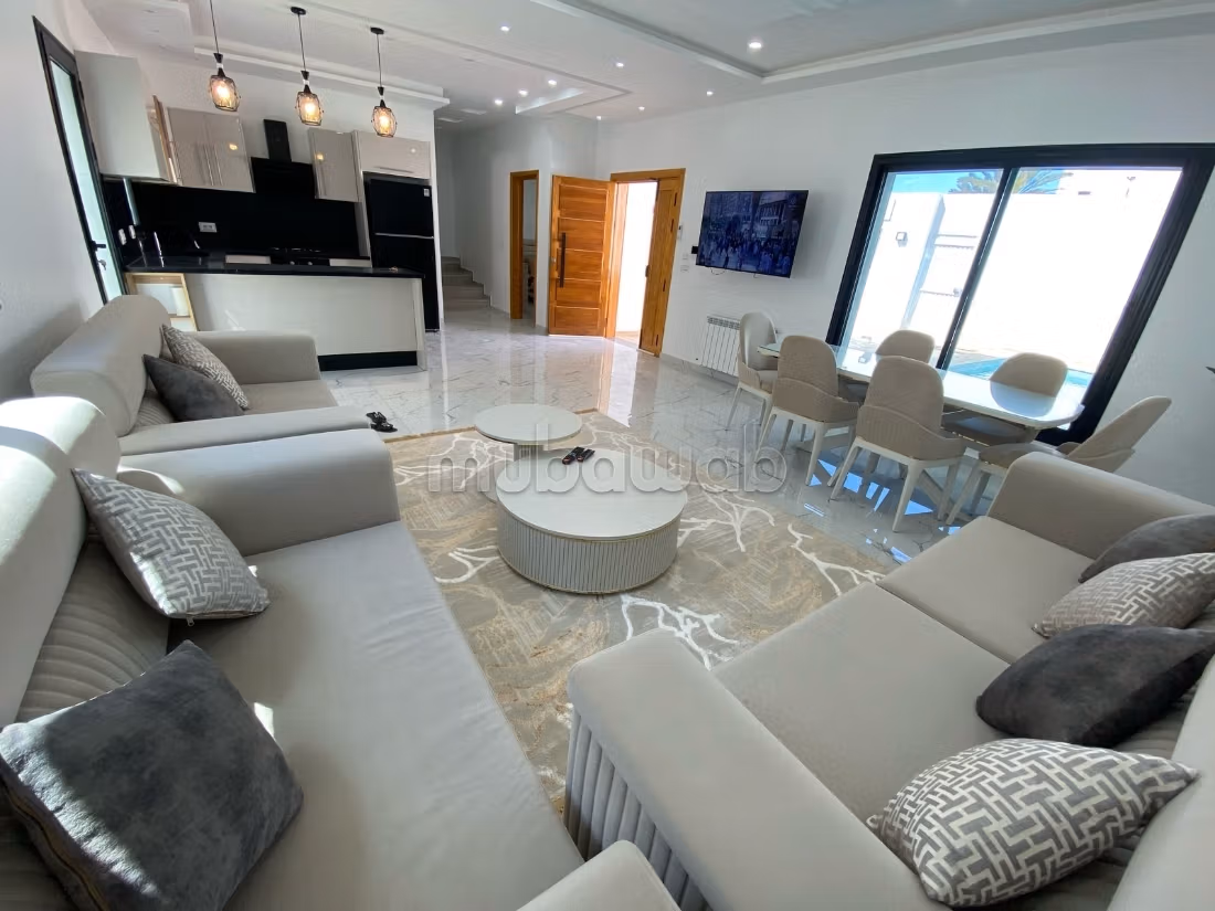 Villa avec à louer saisonnière à Djerba. 4 chambres. Bien meublé