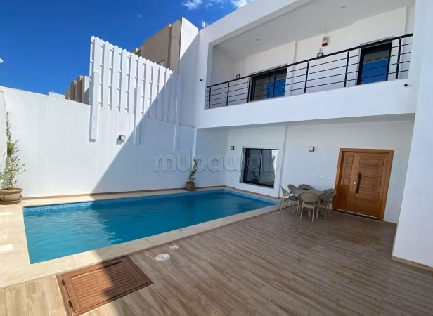 Villa avec à louer saisonnière à Djerba. 4 chambres. Bien meublé
