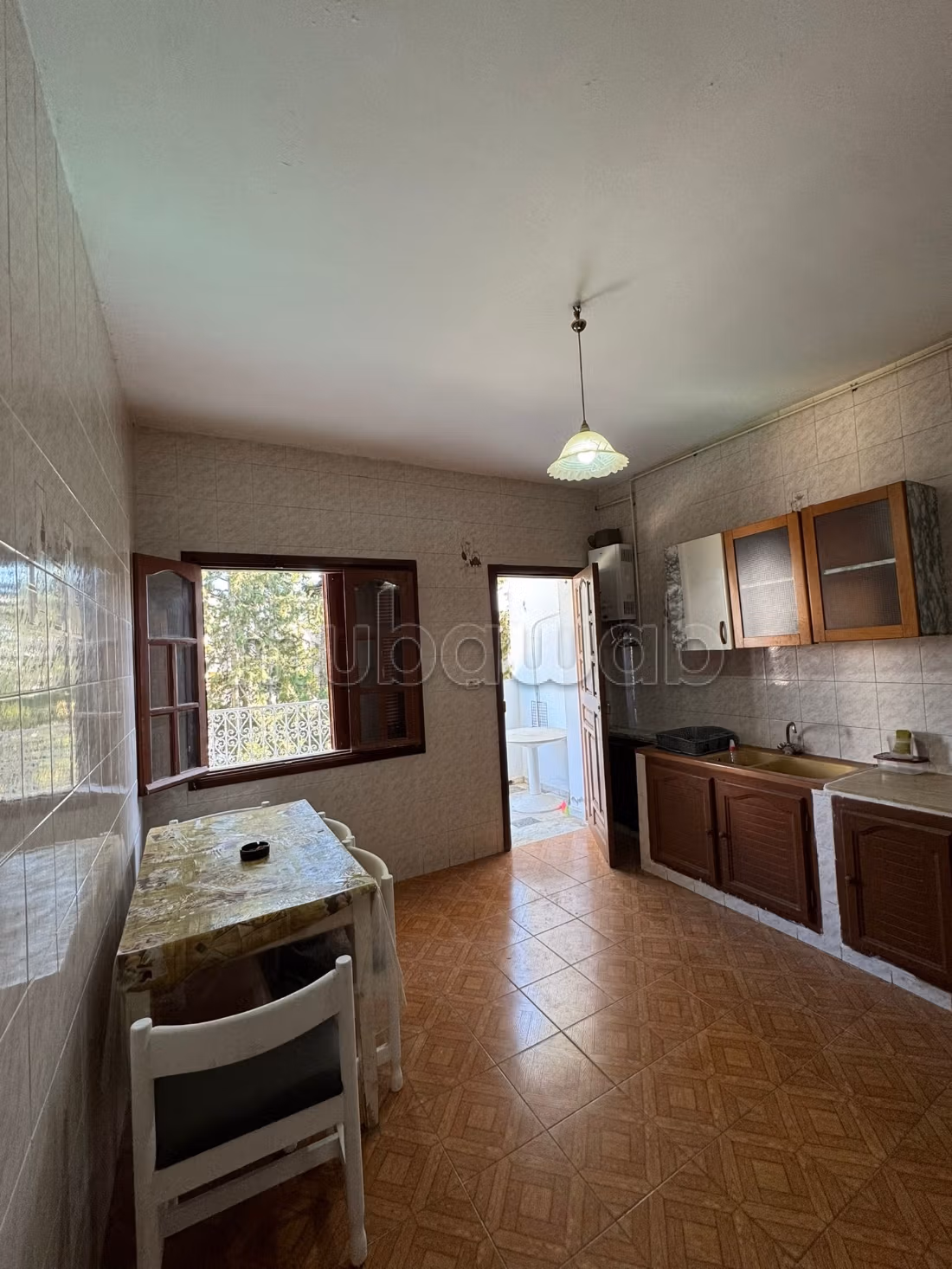 A louer à l'année un appartement à kharrouba