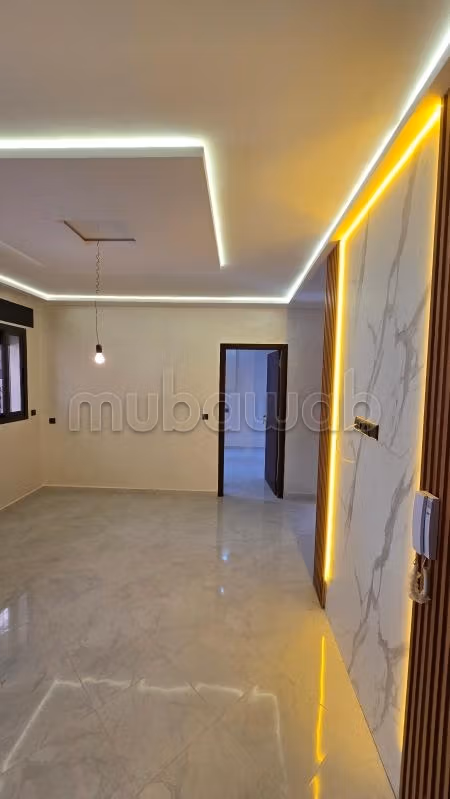 Superbe appartement à vendre à M'Diq. 2 chambres agréables. Salon traditionnel marocain, résidence sécurisée