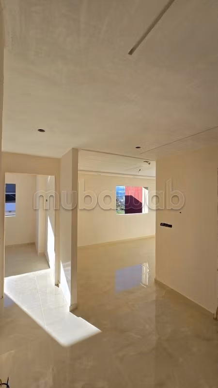Superbe appartement à vendre à M'Diq. 2 pièces confortables. Salon typique marocain, résidence sécurisée