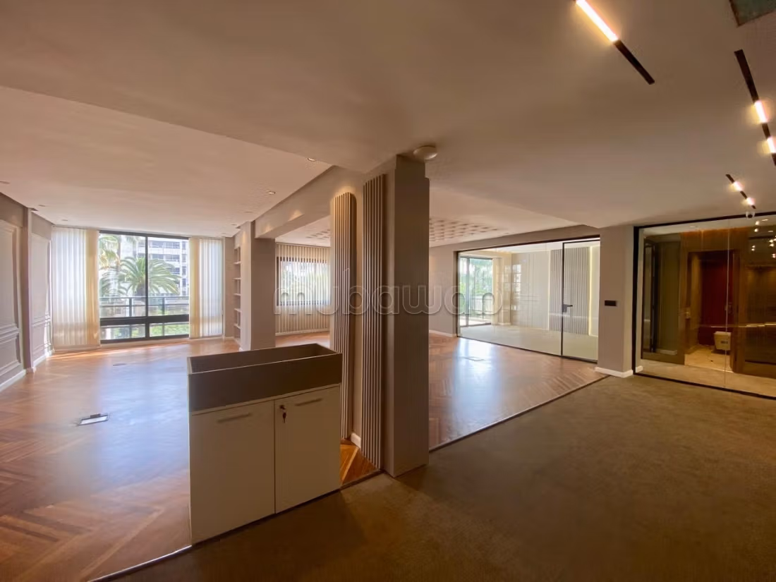 Plateau de bureau exclusif 250m gauthier