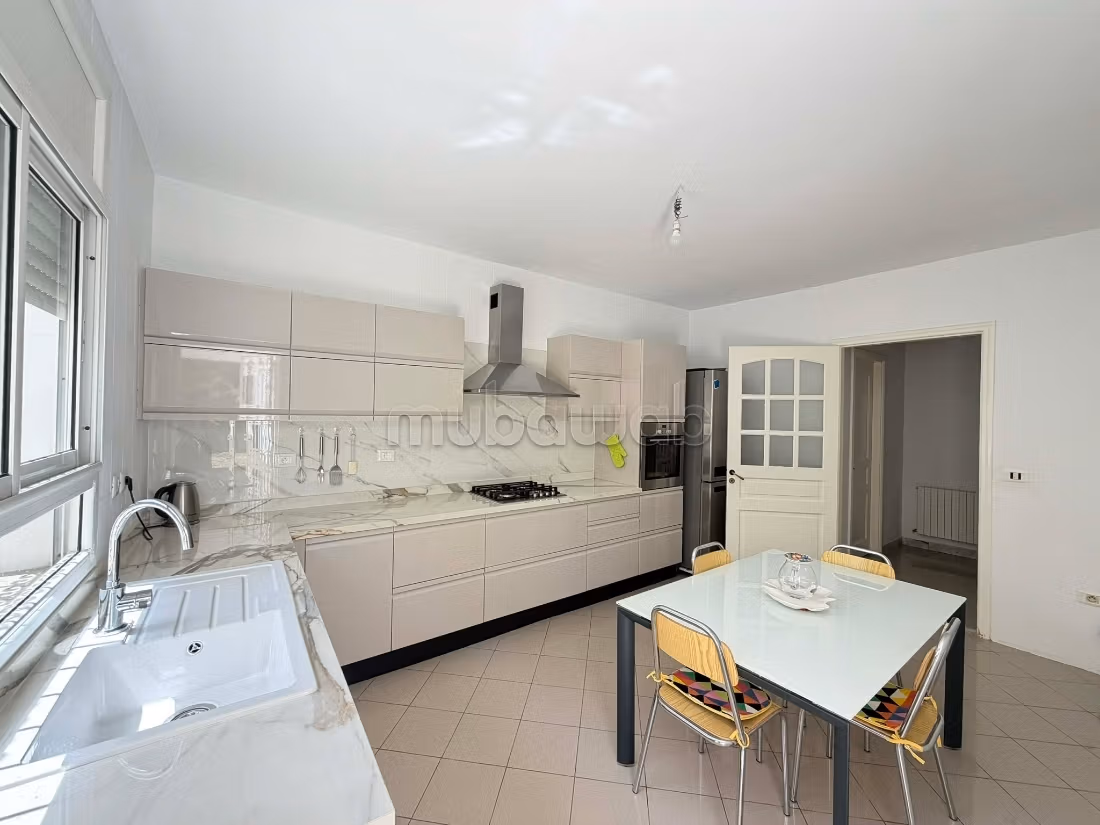 Una villa indipendente nei giardini di Aouina