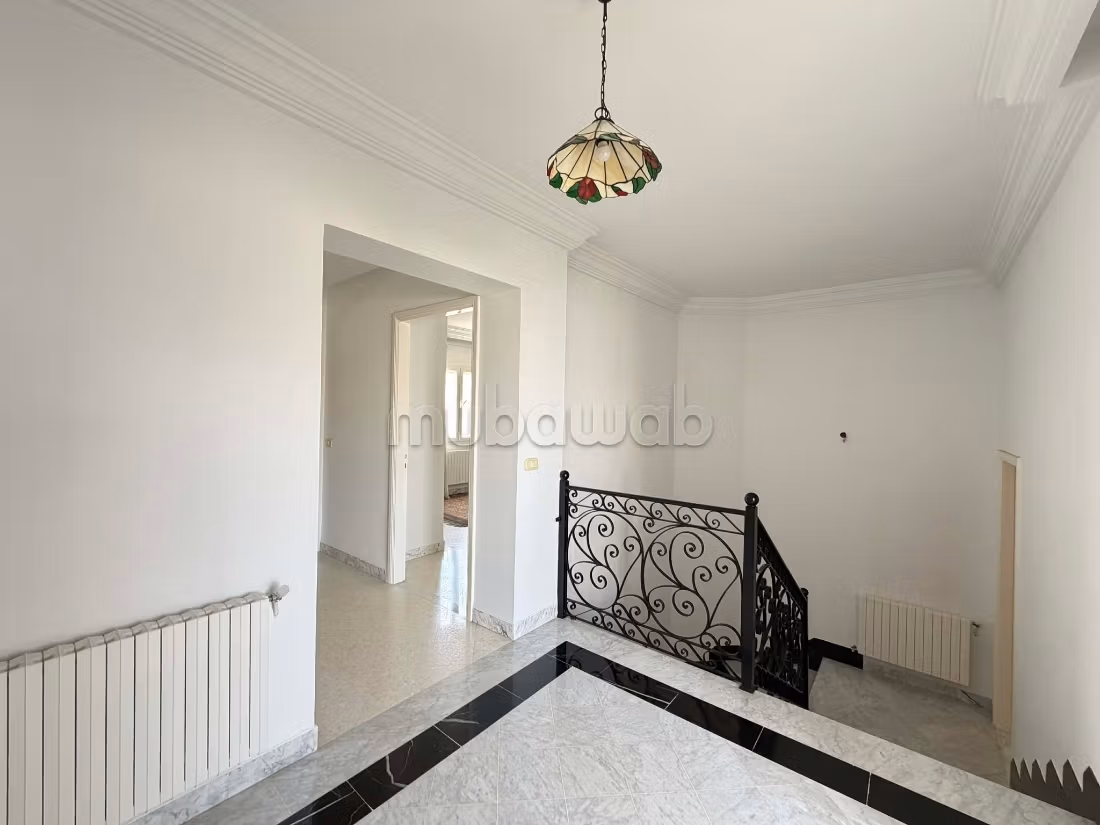 Una villa indipendente nei giardini di Aouina