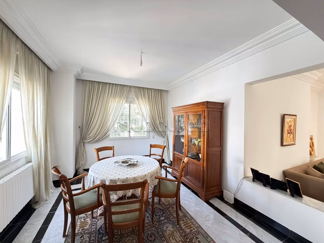 Una villa indipendente nei giardini di Aouina