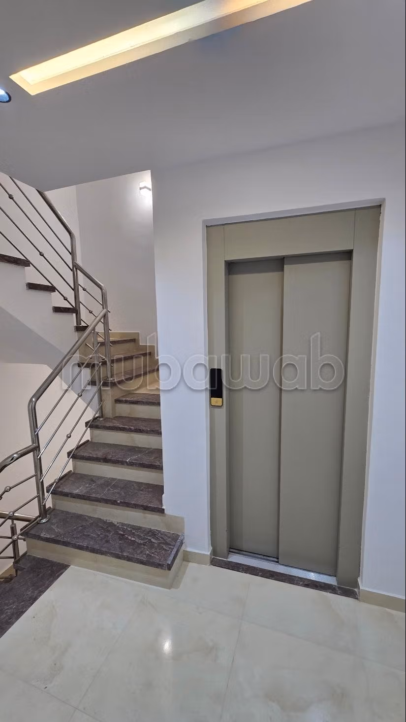 Sell apartment. 2 beautiful rooms. Quiet sorroundings with mountain view, Secured door
