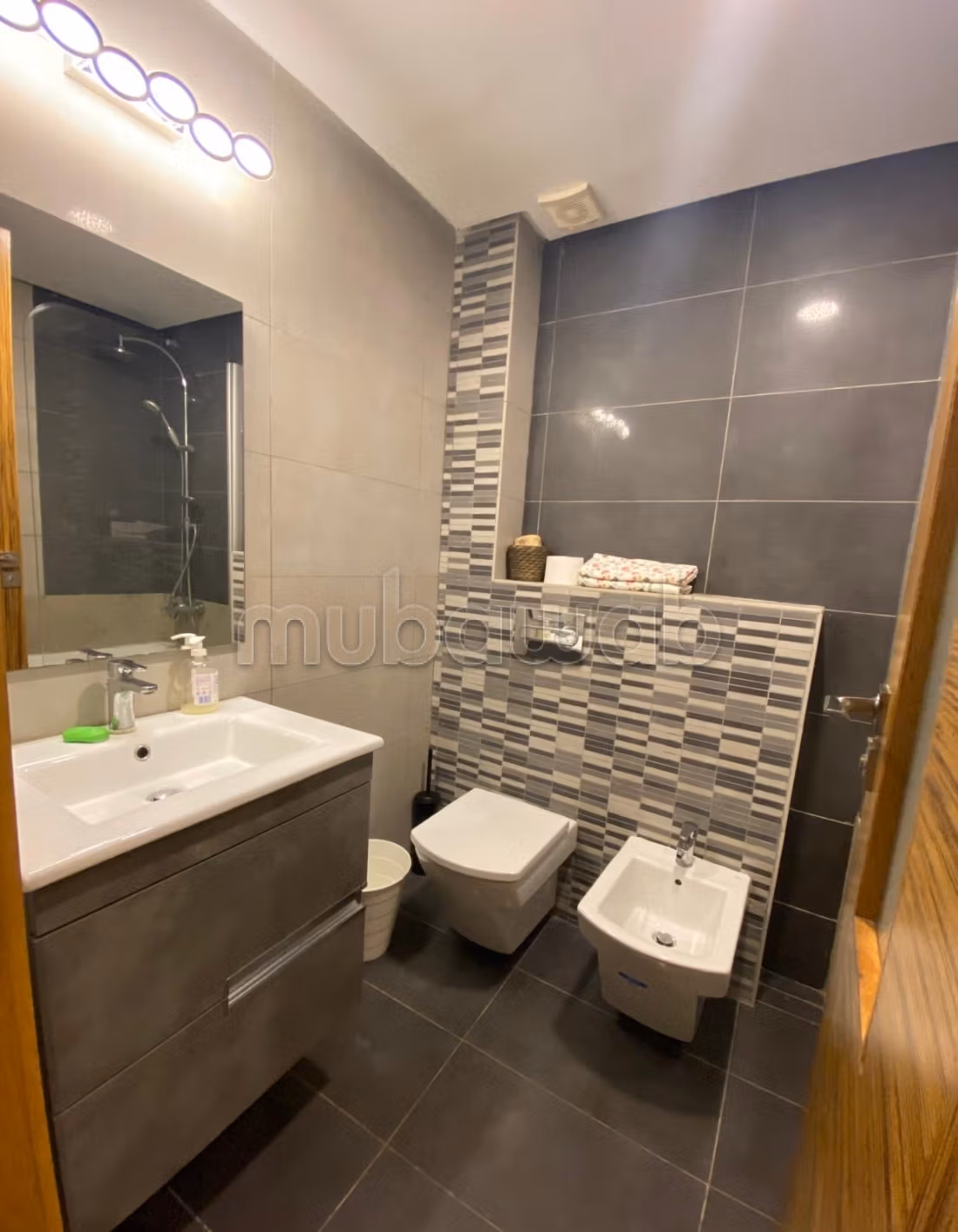 Apartment for rent in Ain Diab. 3 rooms. Storage unit
