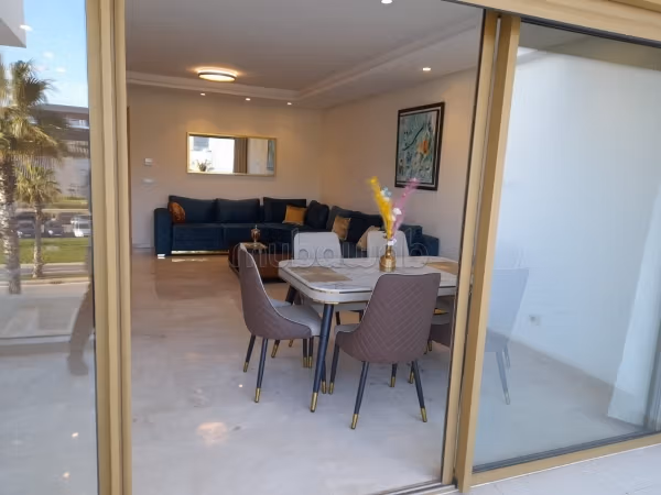 Apartamento amueblado de 2 habitaciones con vista al mar y piscina en el Mall