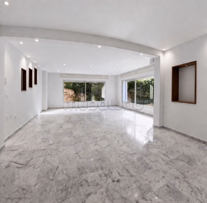 A louer villa avec jardin et piscine 
La Marsa