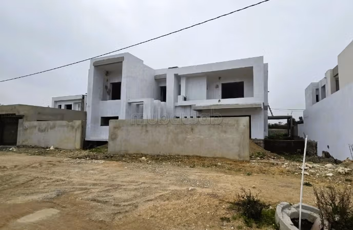 Villa inachevée à la soukra