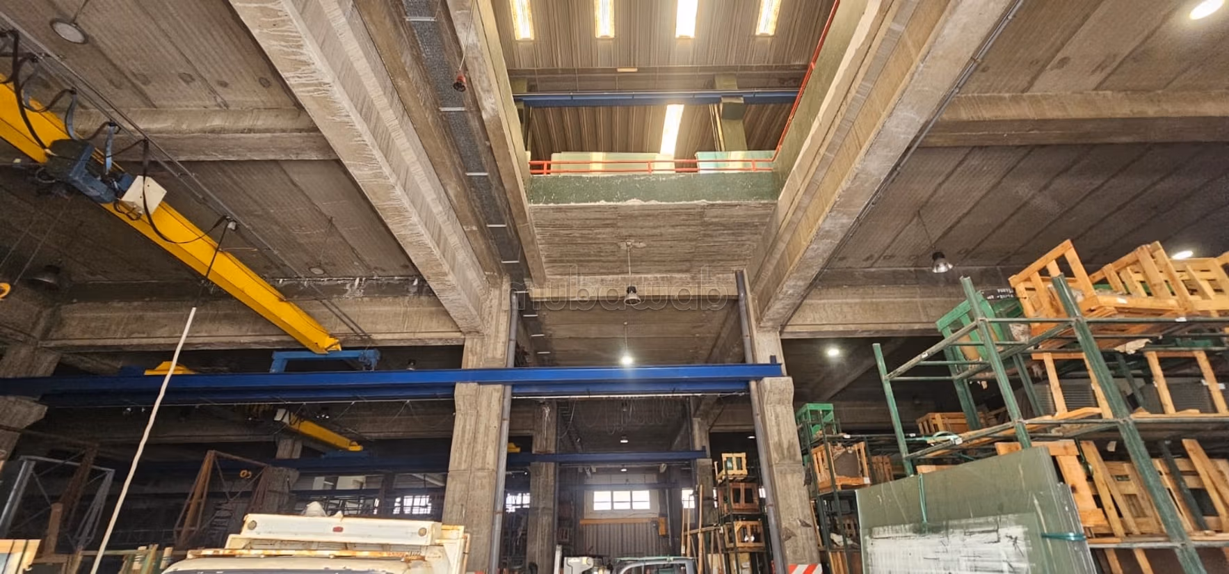 Edificio industrial de 8.200 m de superficie útil a la venta situado en plena ruta costera de Ain Sebaa