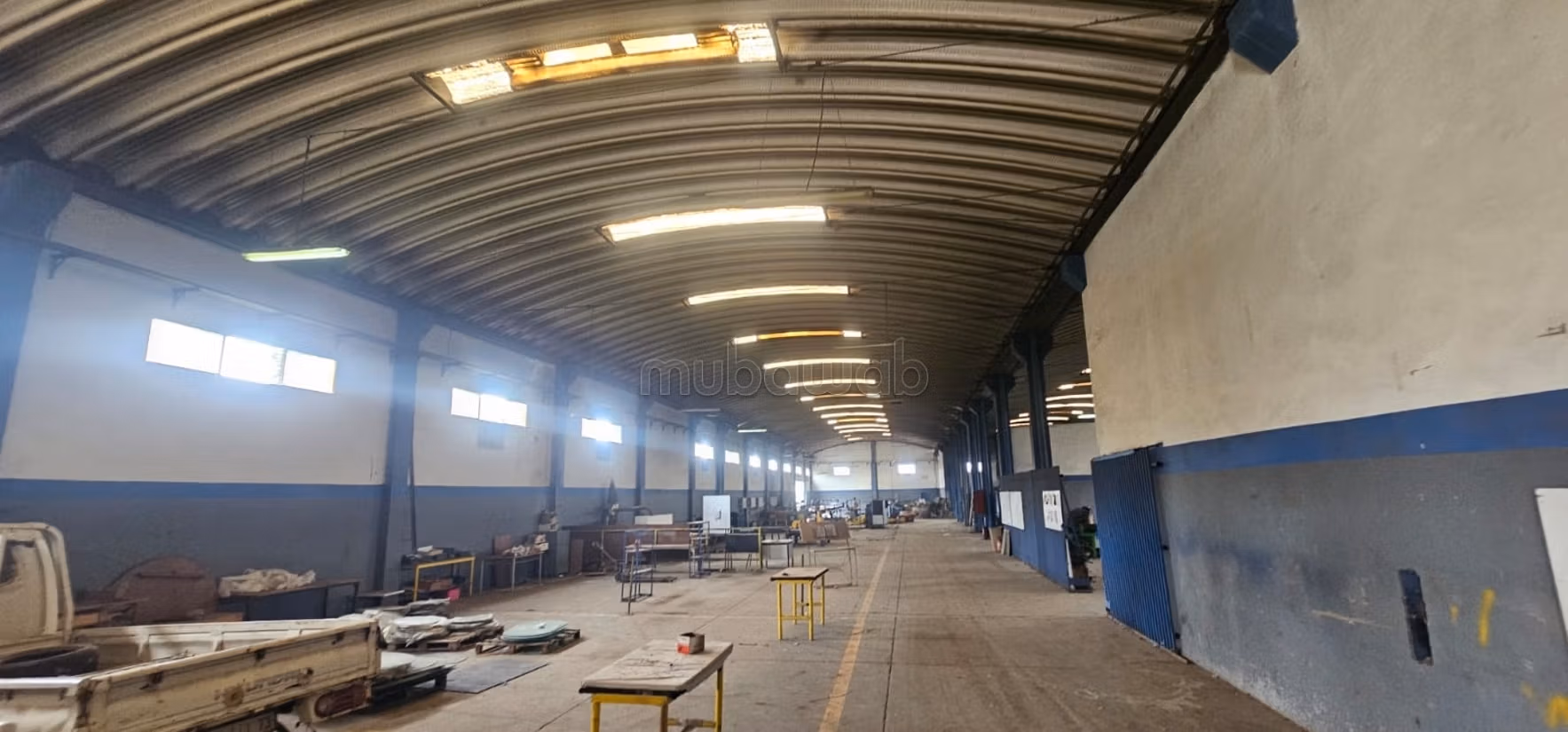 Usine industrielle de 3.000 m2 de surface couverte en plein zone industrielle de l aeropole Sapino a la location
