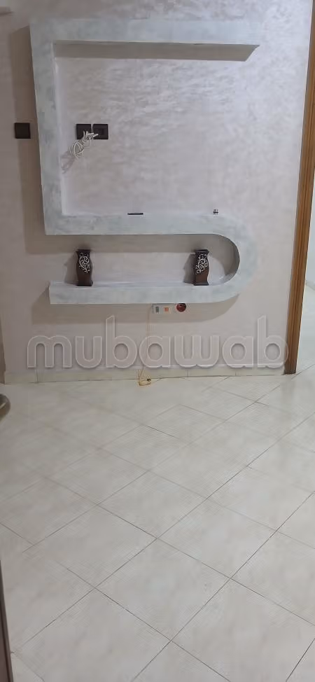 Se alquila este piso en Oasis. Gran superficie 112 m²