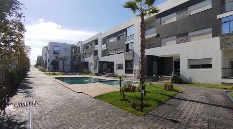 Bonito apartamento nuevo residencia con piscina