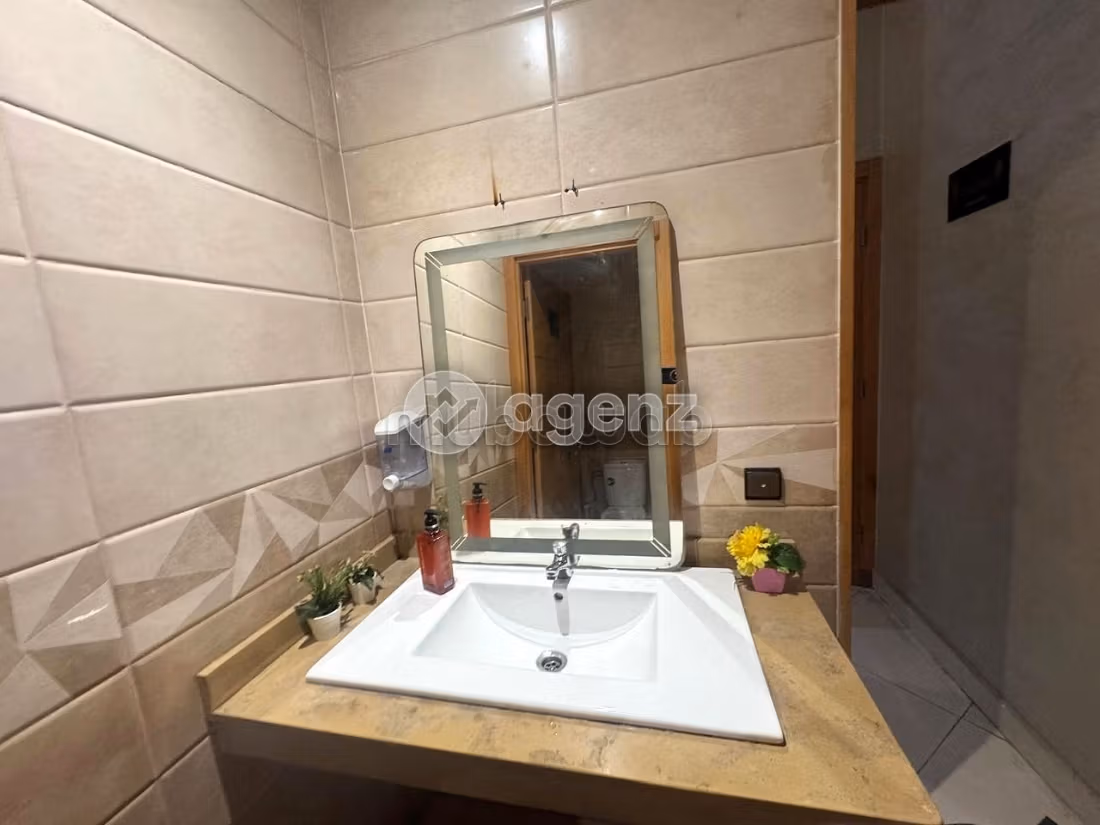 التجارة المعروضة للبيع 134 م² بوسايت الدار البيضاء