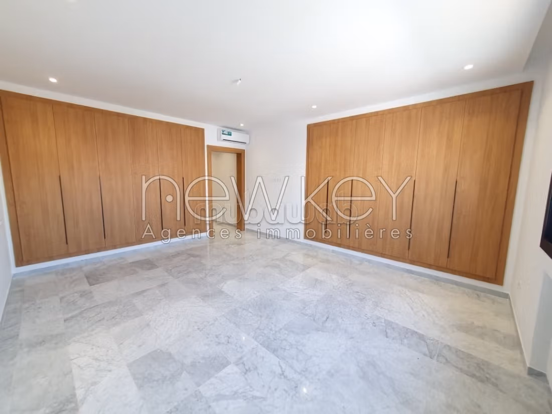 Villa S4 à vendre à La Soukra