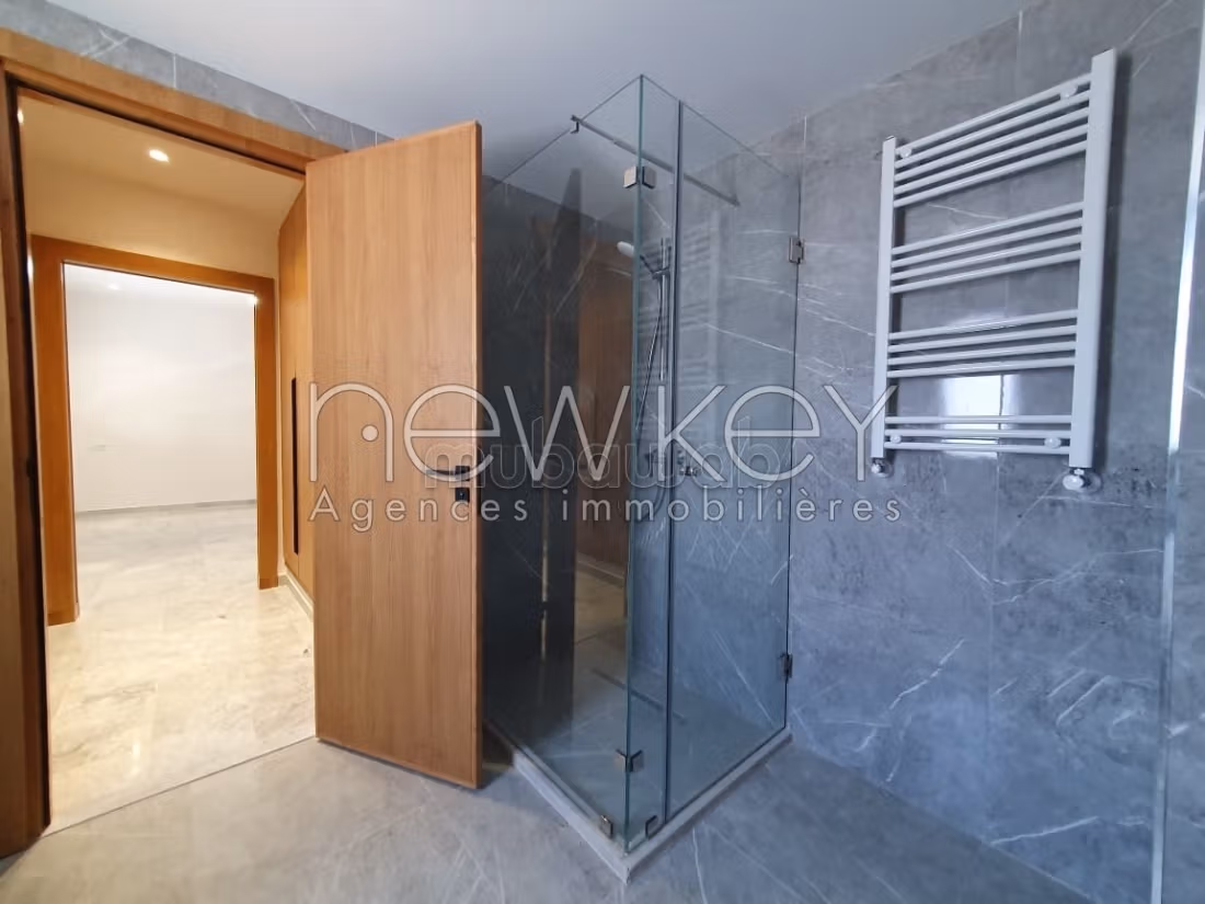Villa S4 à vendre à La Soukra