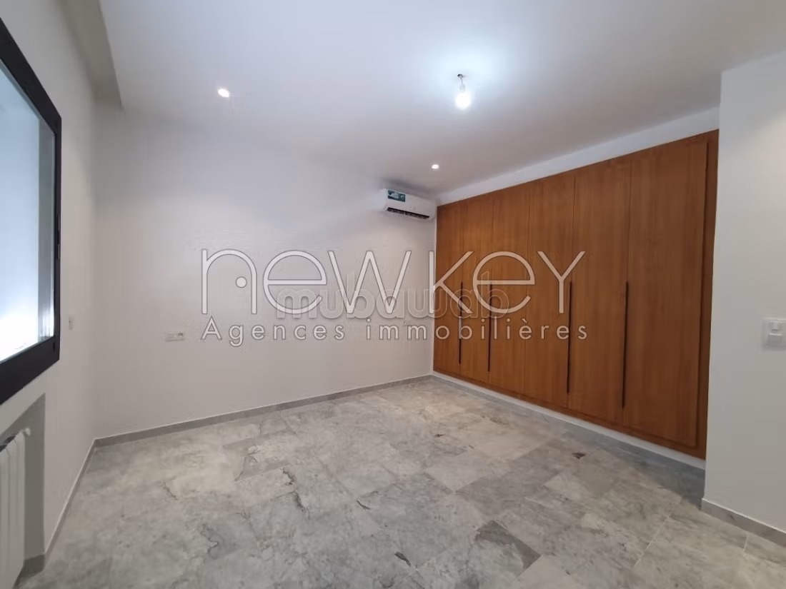 Villa S4 à vendre à La Soukra