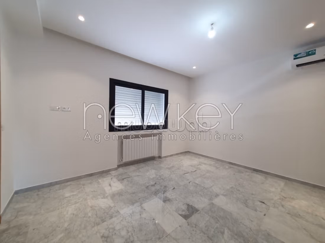 Villa S4 à vendre à La Soukra