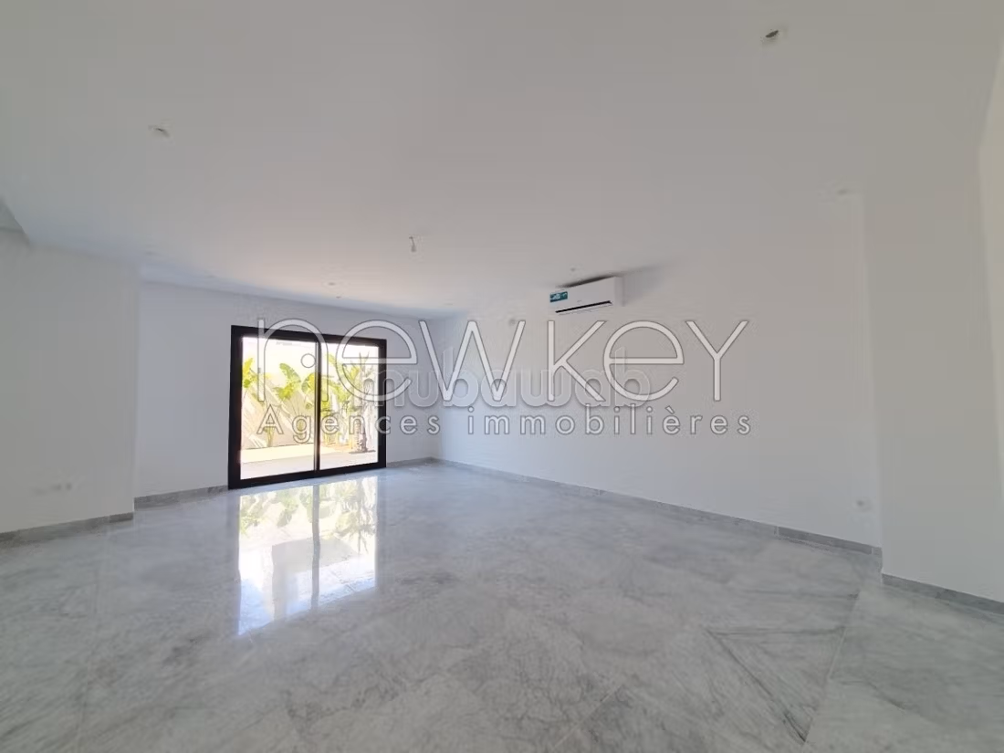Villa S4 à vendre à La Soukra
