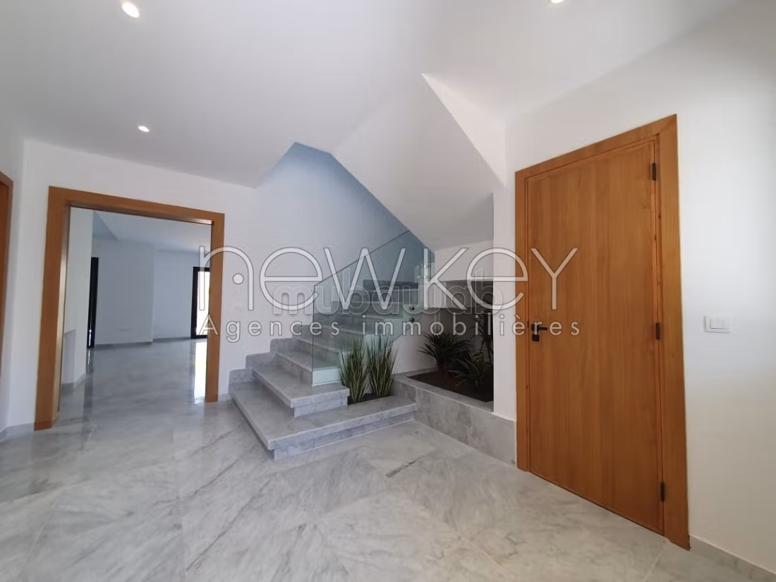 Villa S4 à vendre à La Soukra