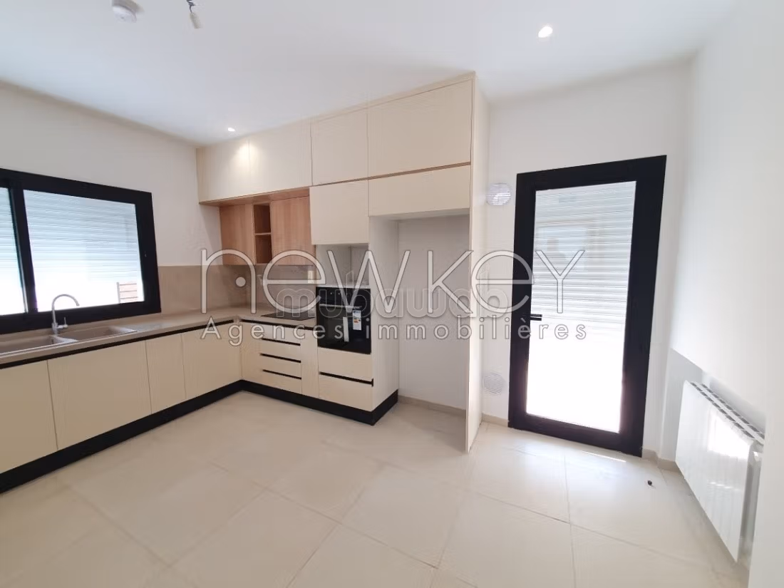Villa S4 à vendre à La Soukra