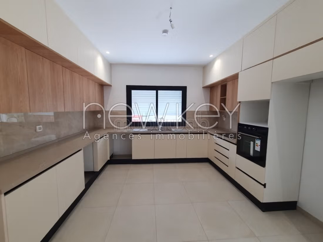 Villa S4 à vendre à La Soukra
