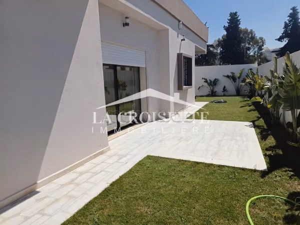 Single-storey S4 villa with garden in La Marsa