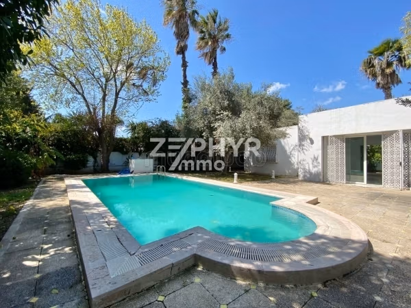 A louer Villa avec un grand jardin et piscine à Carthage