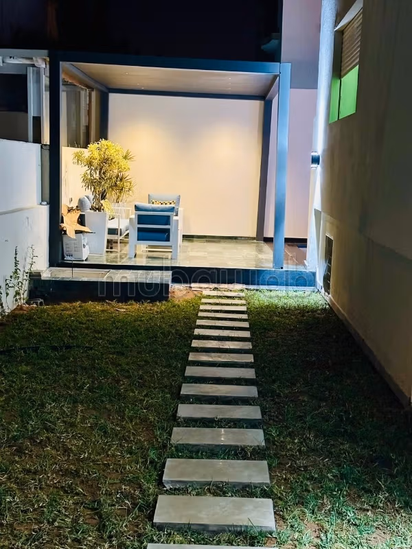 Local commercial à vendre à Massira 1. Superficie 150 m². Fenêtres avec double vitrage et porte blindée