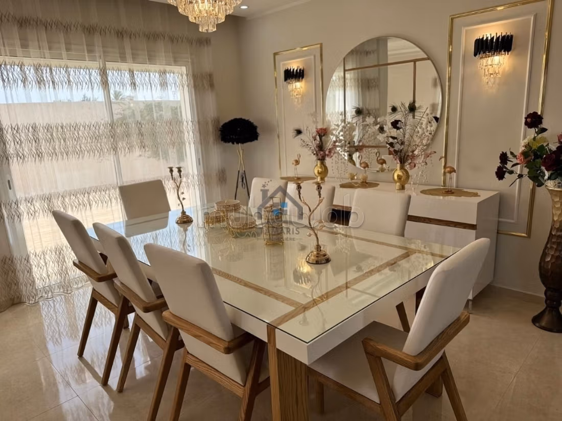 Maison de luxe à vendre à Houmt Souk. Surface de 150 m². Meublé