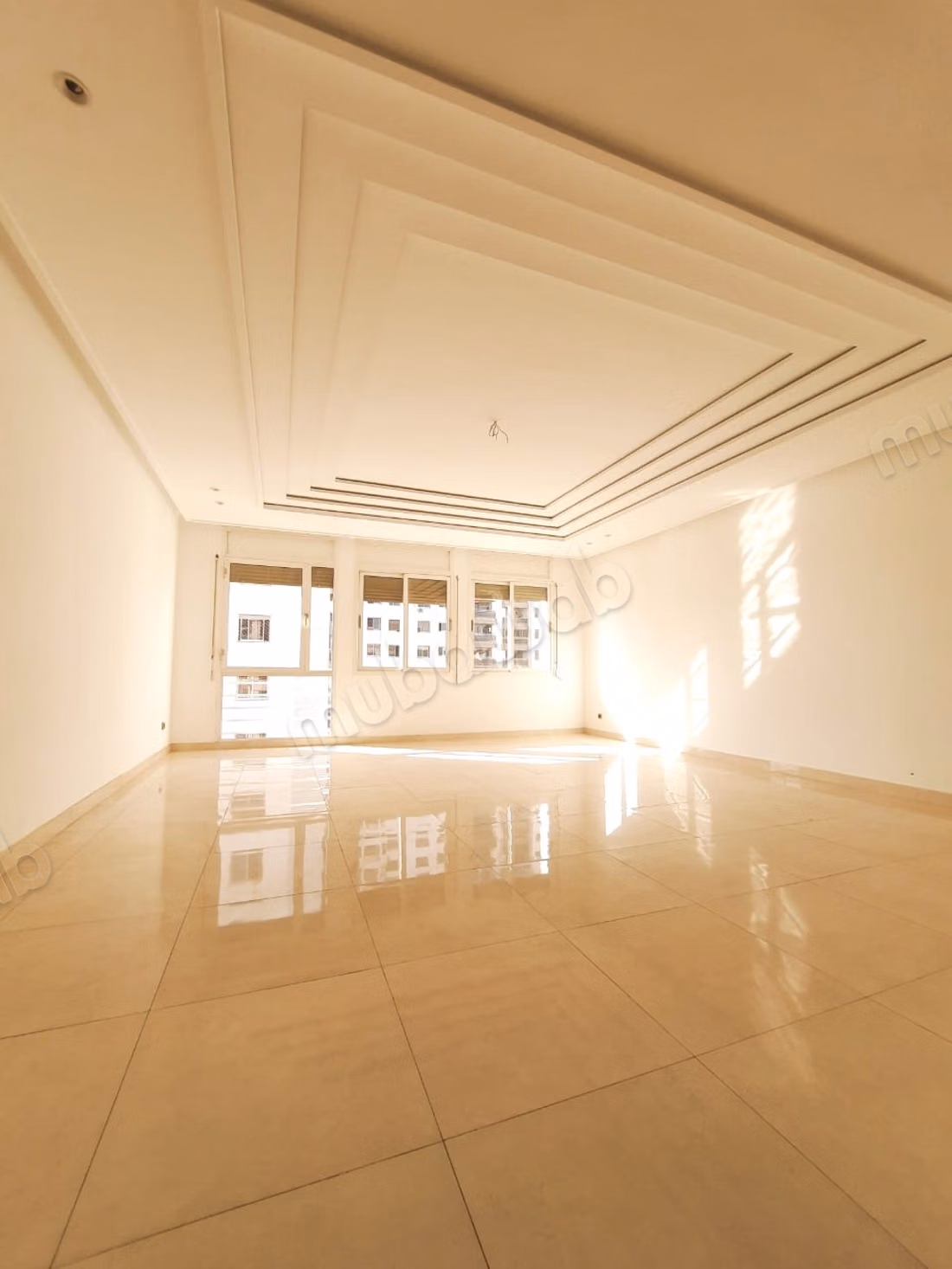 Trois chambres salon à romandie 2