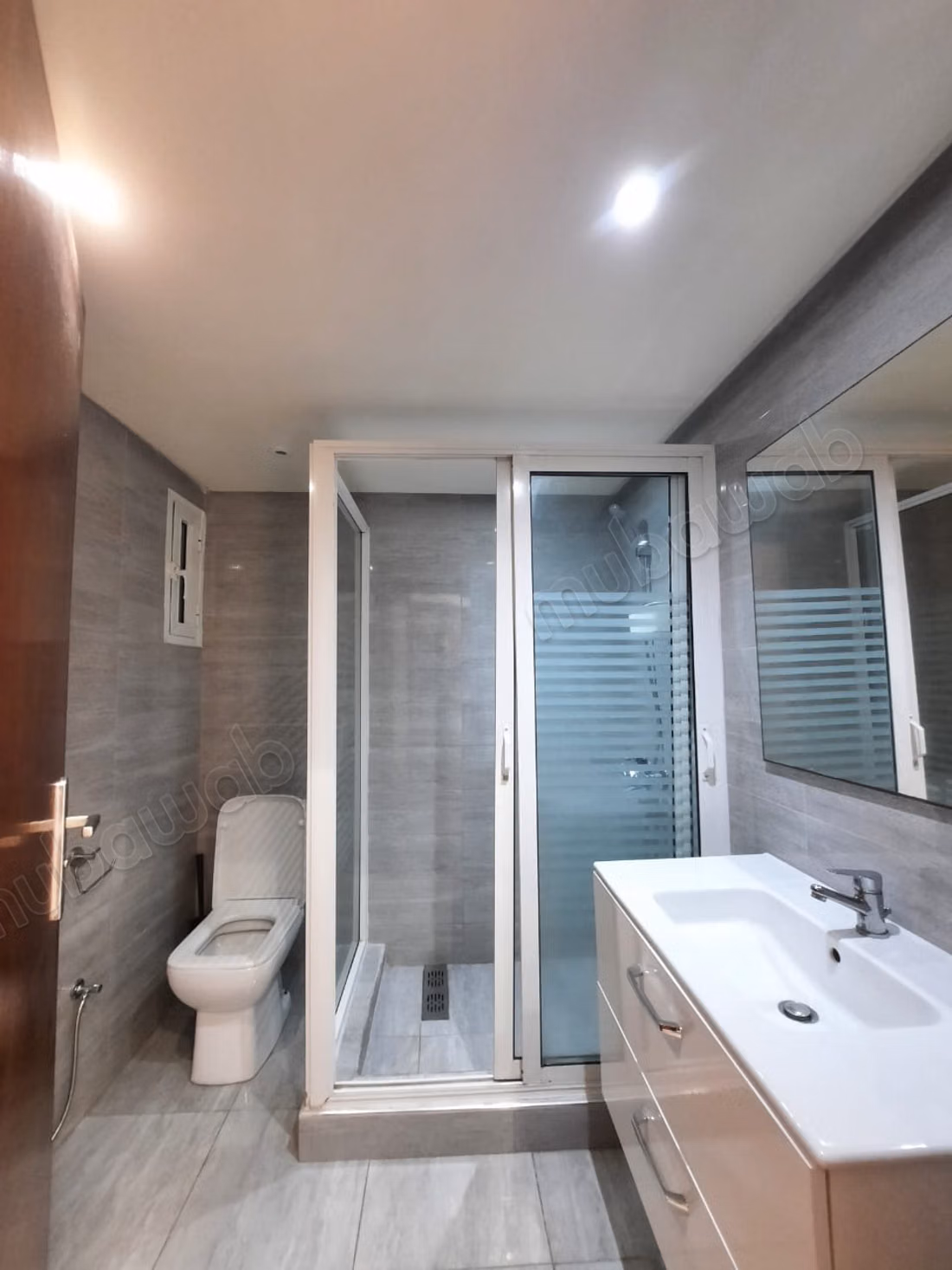 Trois chambres salon à romandie 2