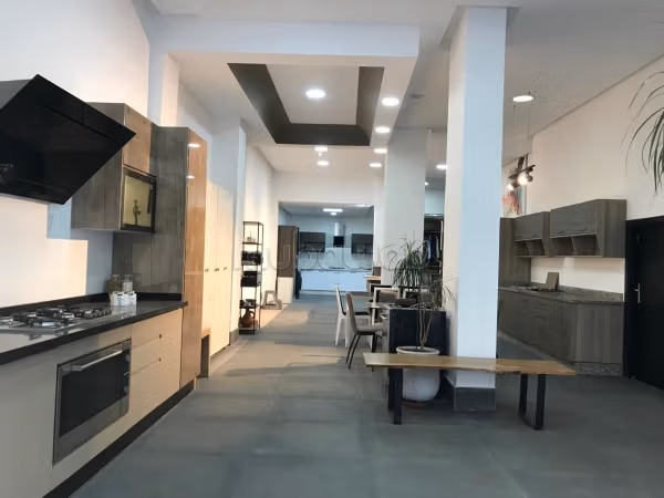 Local commercial de 150 à louer pret 2 mars