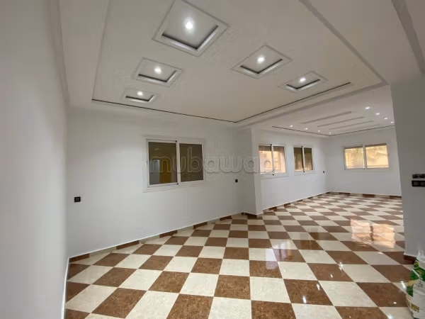 Location de bureaux à Castilla.
Superficie 170 m².
Porte sécurisée