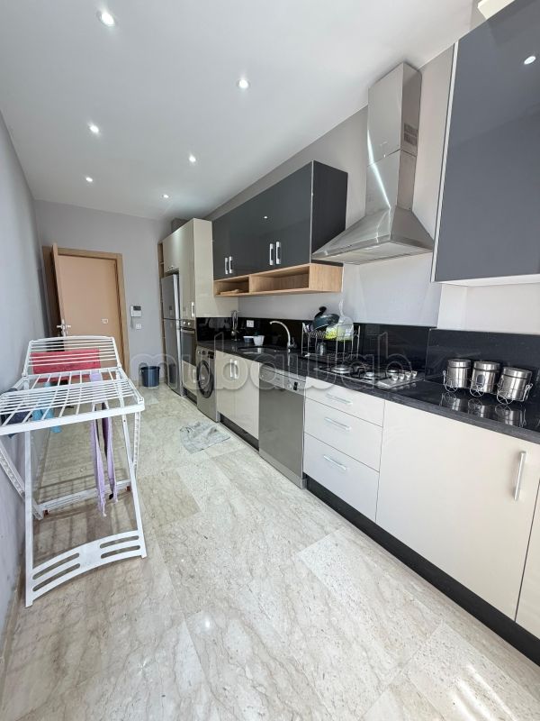 Louez cet appartement à Oasis. 7 pièces. Résidence avec concierge, climatisation générale