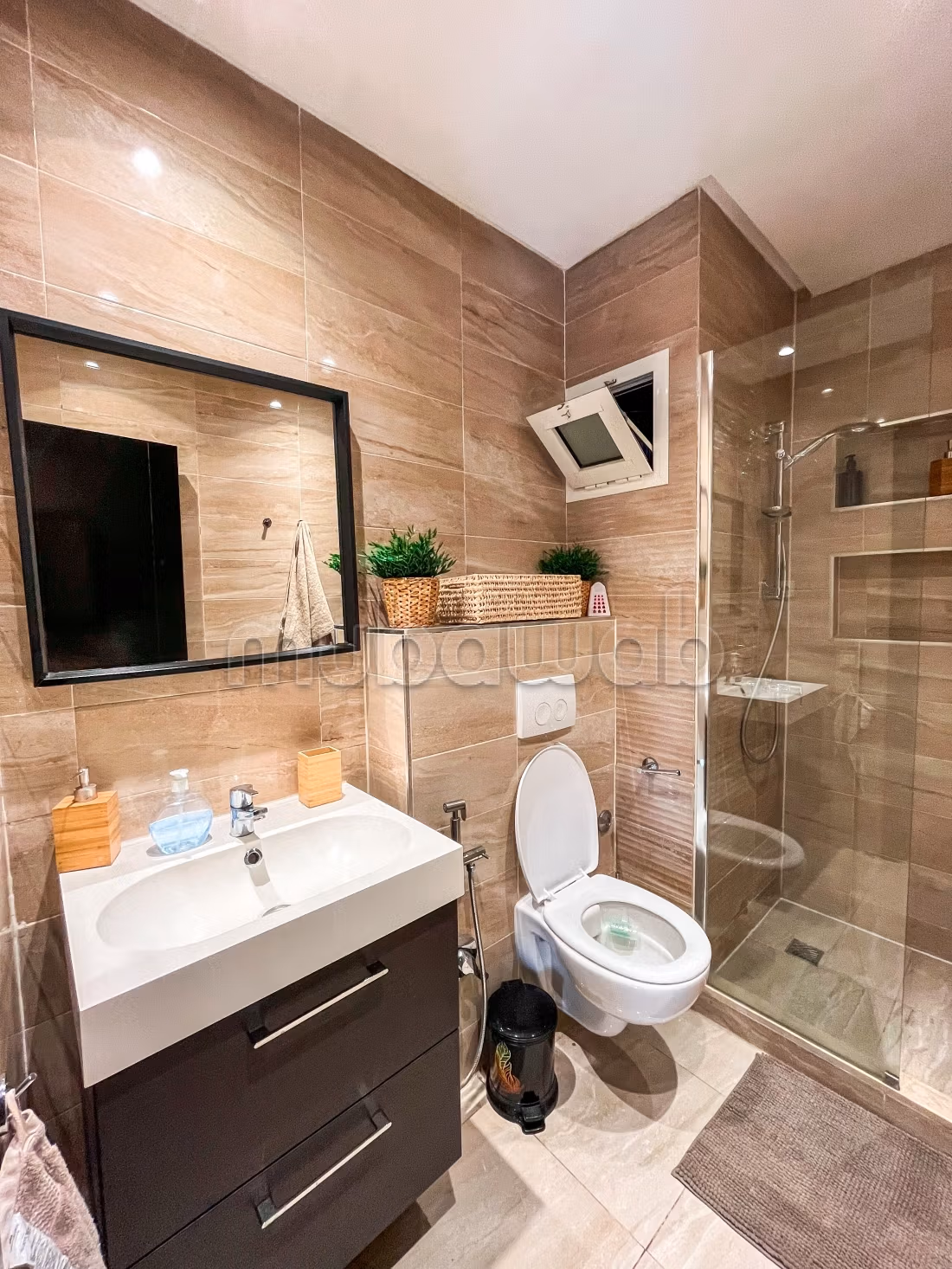 Vente d'un bel appartement à Route casa. 7 pièces confortables. Meublé