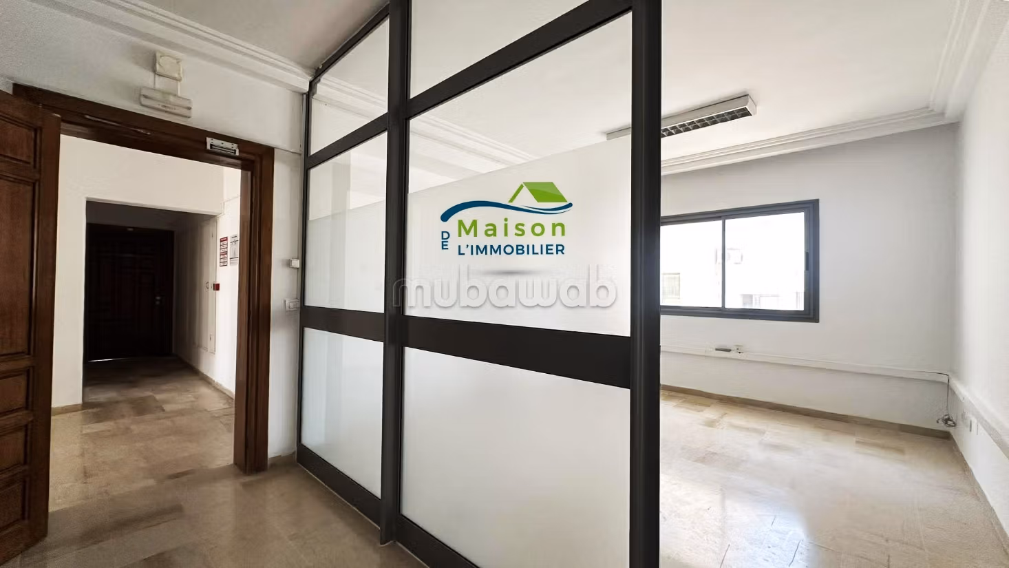 In affitto Edificio di 1300 m² ad Alain Savary