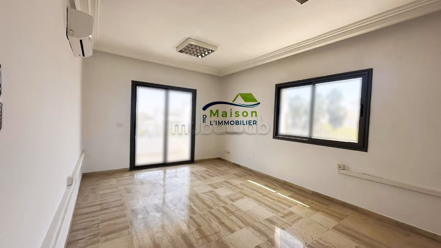 In affitto Edificio di 1300 m² ad Alain Savary