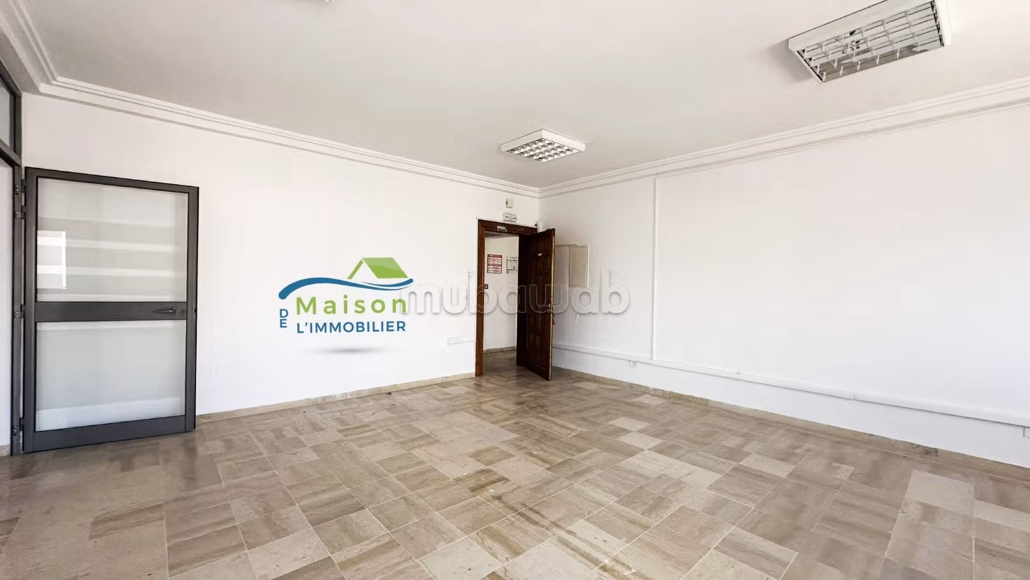 In affitto Edificio di 1300 m² ad Alain Savary