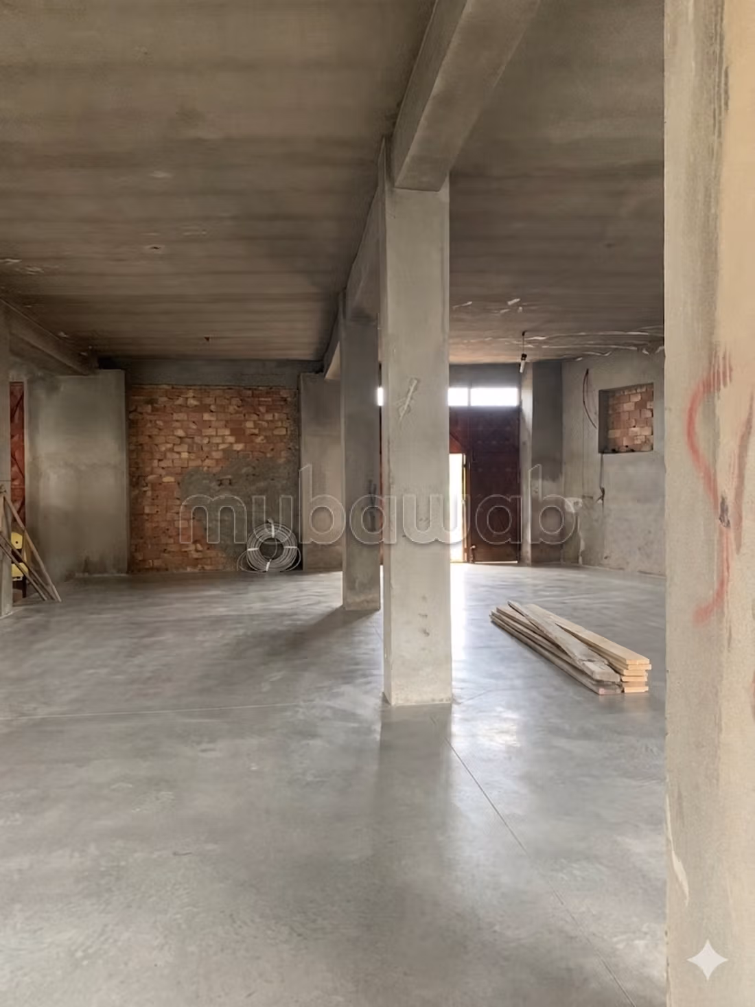 Beau local commercial en location à Al Hoceima.
Surface totale 450 m².
Garage