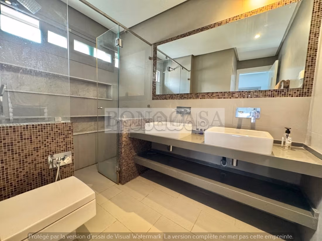 Villa S3 avec piscine&jardin à vendre à Gammarth