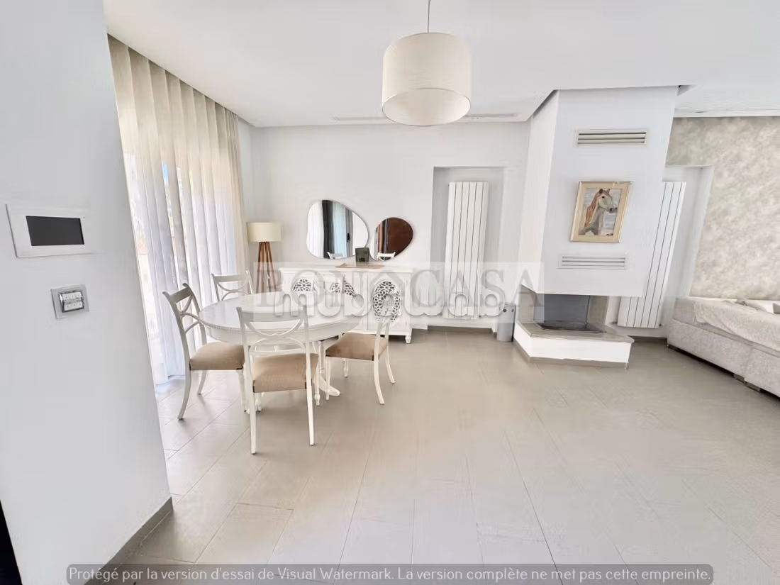 Villa S3 avec piscine&jardin à vendre à Gammarth