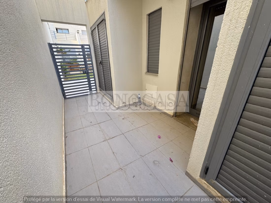 Villa S3 avec piscine&jardin à vendre à Gammarth