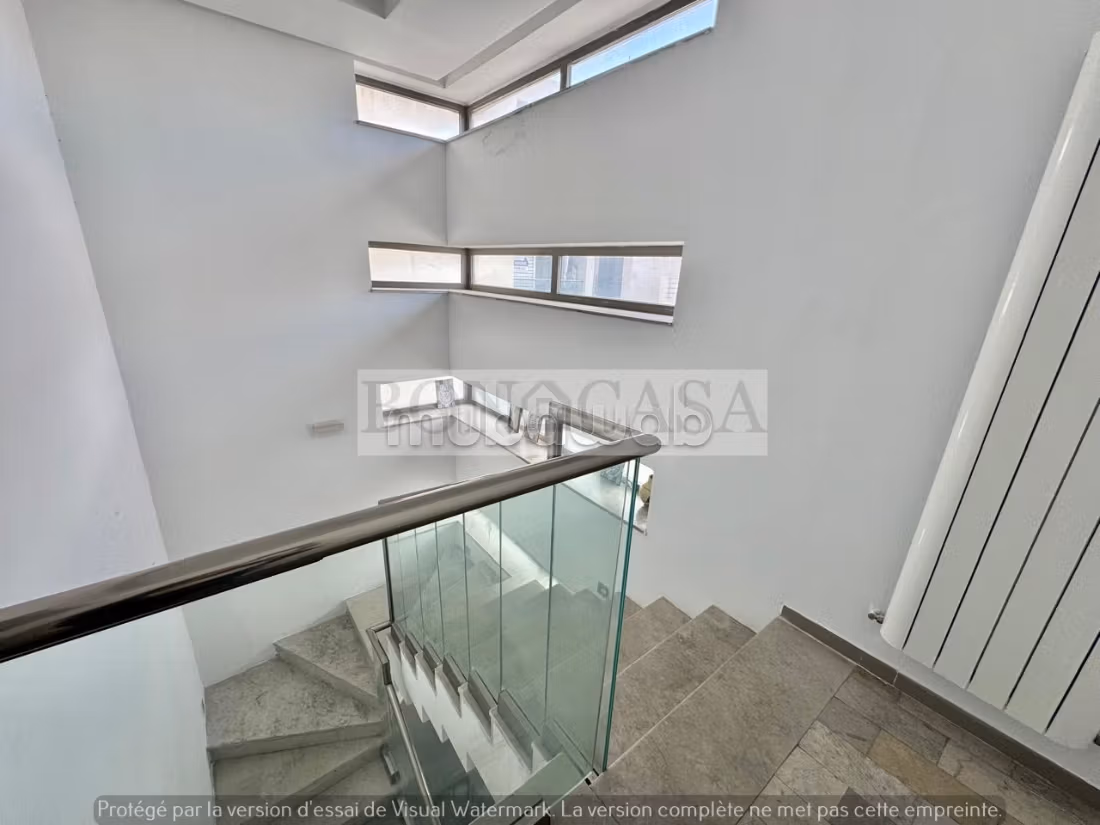 Villa S3 avec piscine&jardin à vendre à Gammarth