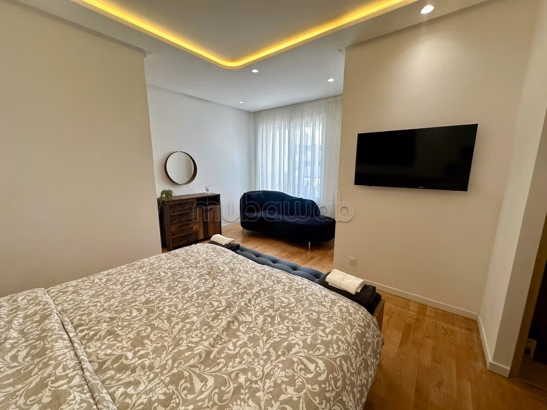 Location d'un appartement à Oasis. 2 chambres agréables. Fenêtres double vitrage et chauffage central