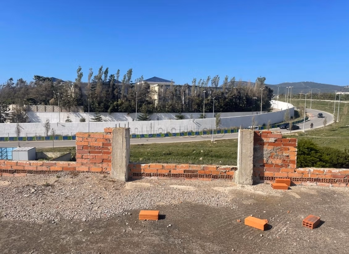 Compra venta de terrenos en Achakar. 
Superficie 760 m²