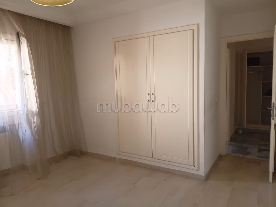 Apartment for rent in Les Berges Du Lac 2. Area 145 m². Caretaker service available, air conditioning